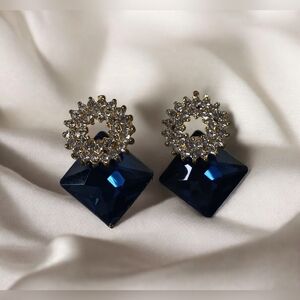 🌟3/$15 Dark Blue and Gold Square Rhinestone Earrings
